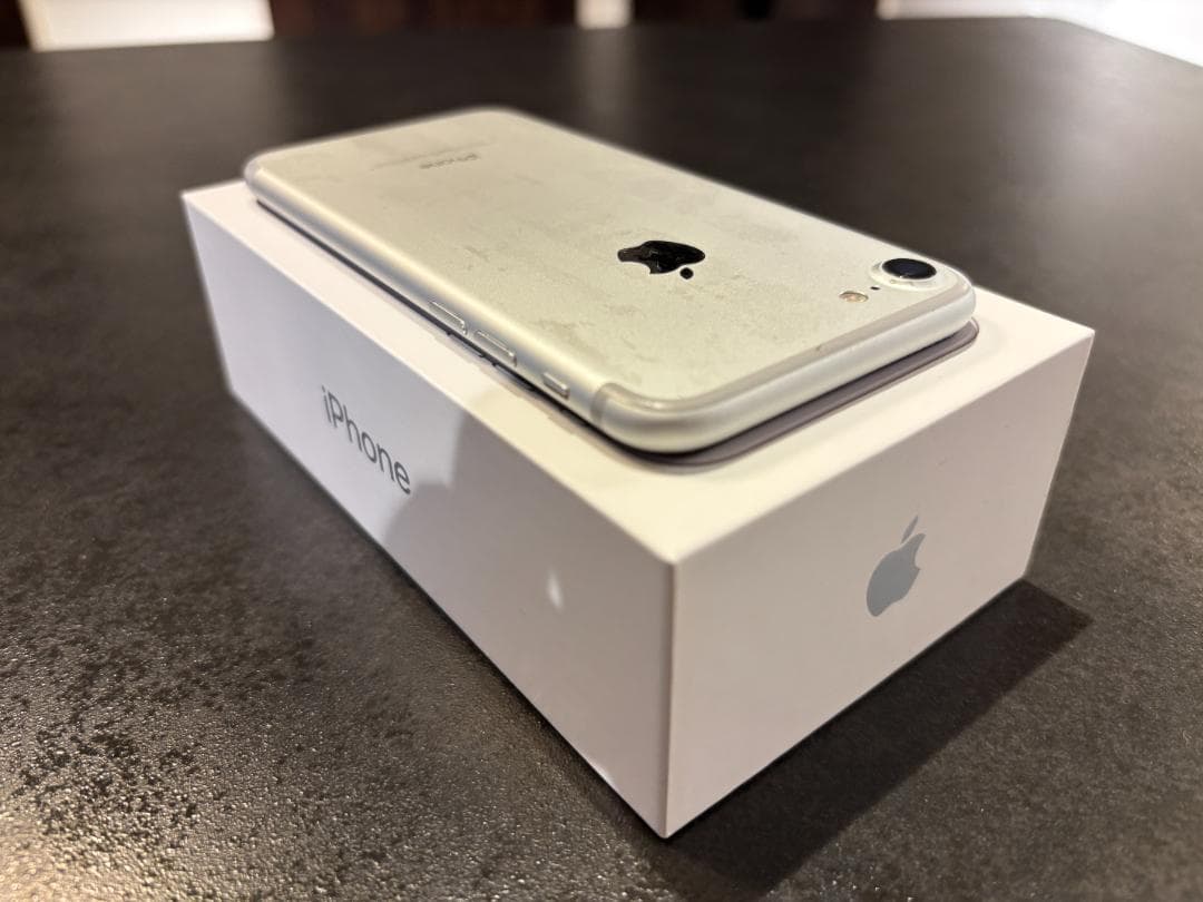 【良品】iPhone 7 32GB シルバー 箱付き