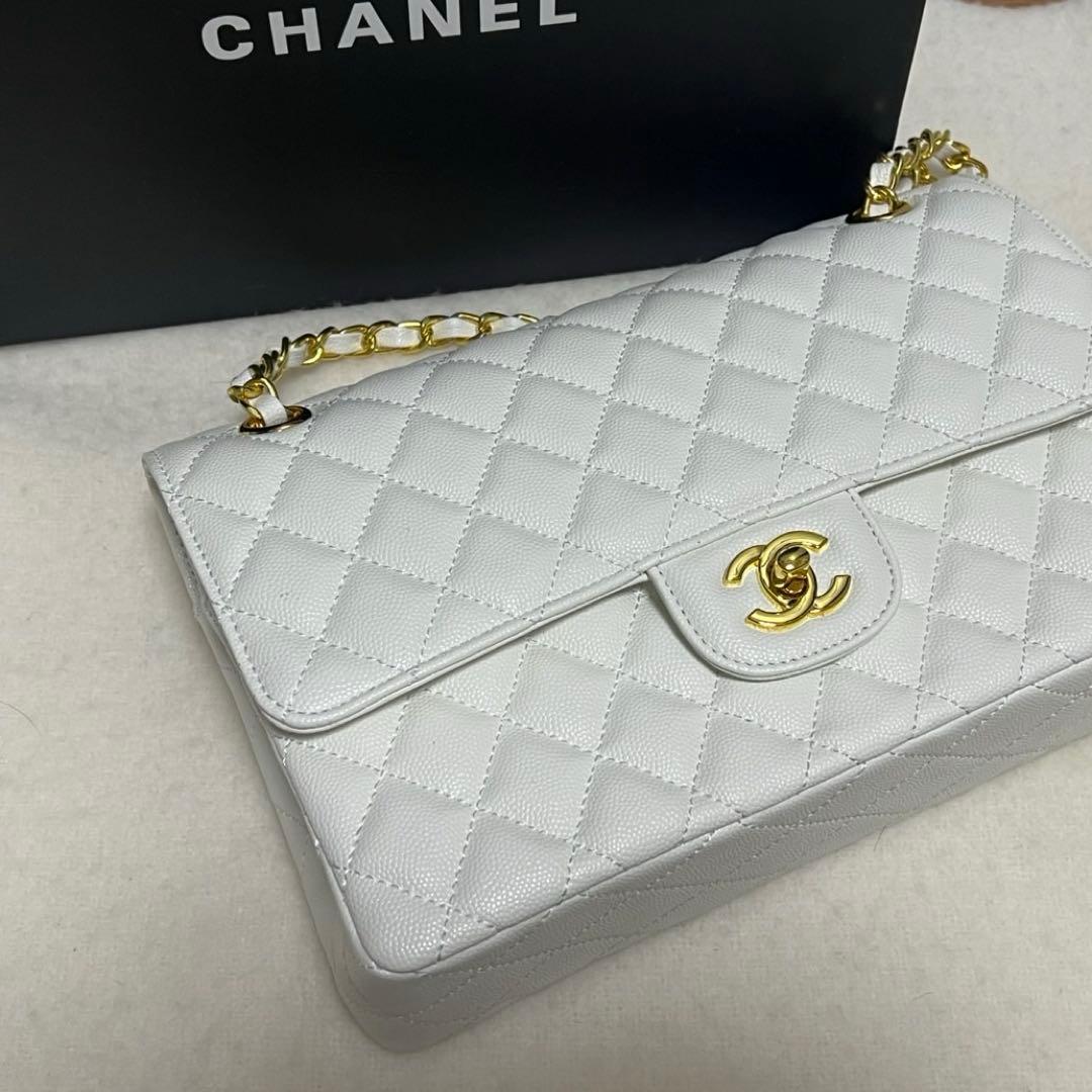 CHANELホワイト キルティングショルダーバッグ