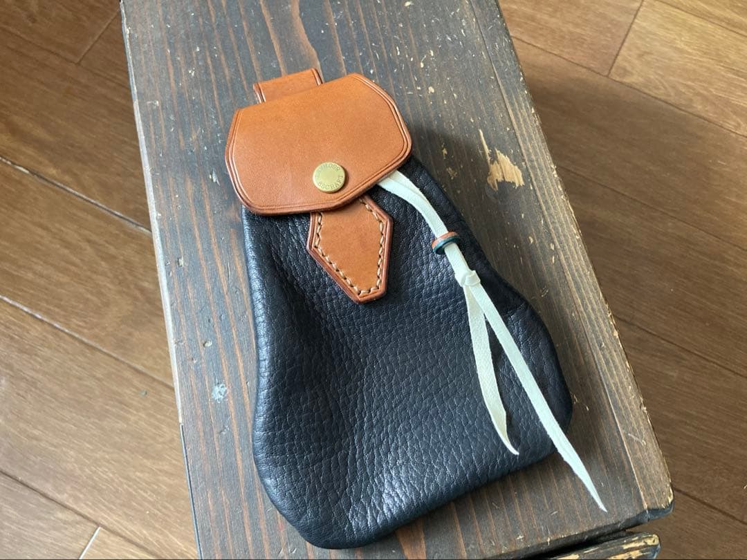 レザークラフト　ハンドメイド　イタリア革 ミネルバリスシオと鹿革のレザーポーチ
