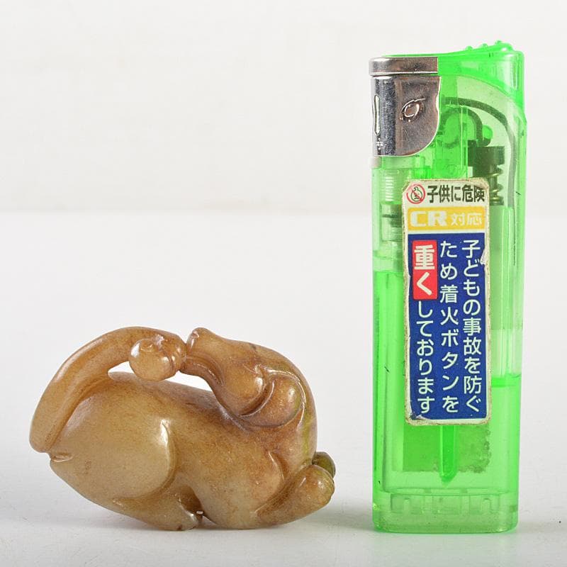 中国　玉石白玉彫刻　神獣　根付　紙鎮　置物　C　7706E