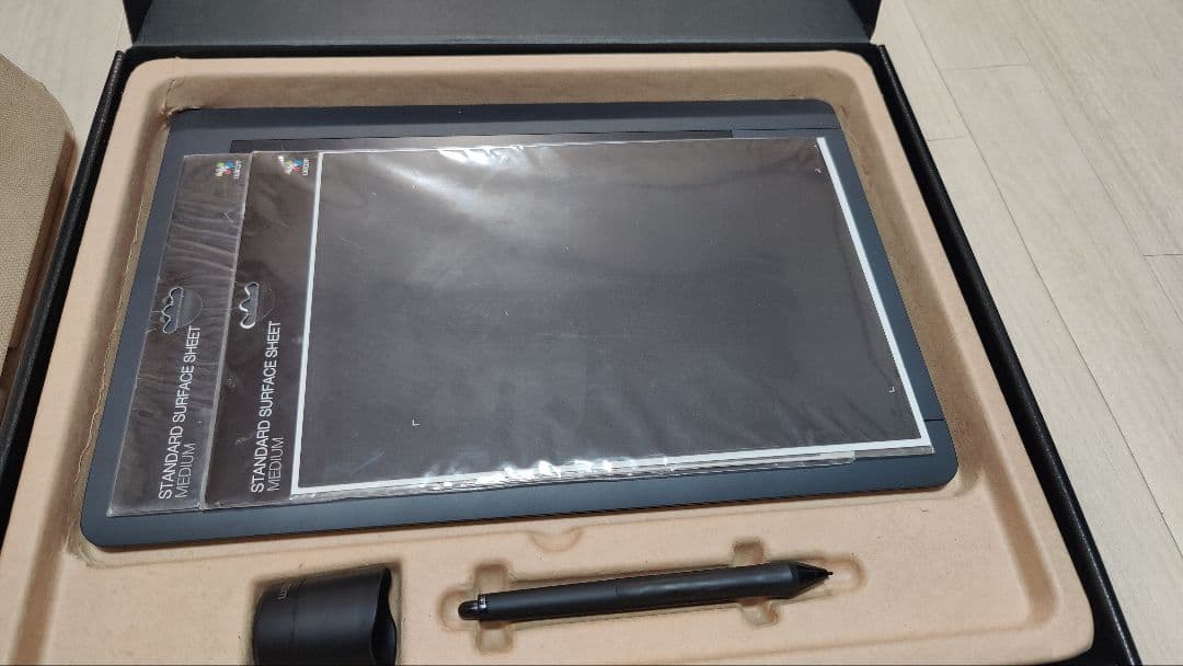 ✨Wacom Intuos Pro （PTH-651/K1） ペンタブレット本体