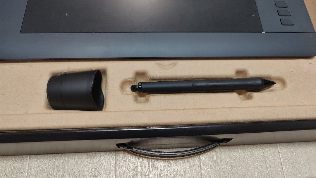 ✨Wacom Intuos Pro （PTH-651/K1） ペンタブレット本体