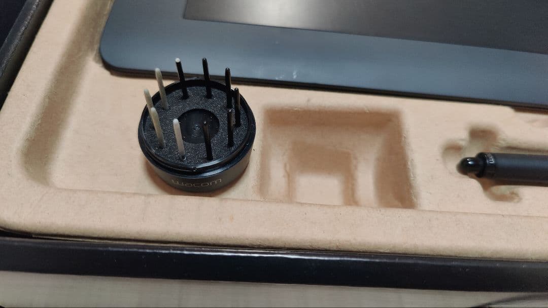 ✨Wacom Intuos Pro （PTH-651/K1） ペンタブレット本体