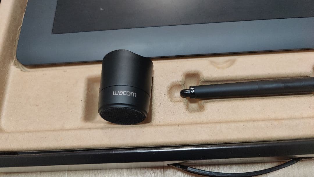 ✨Wacom Intuos Pro （PTH-651/K1） ペンタブレット本体