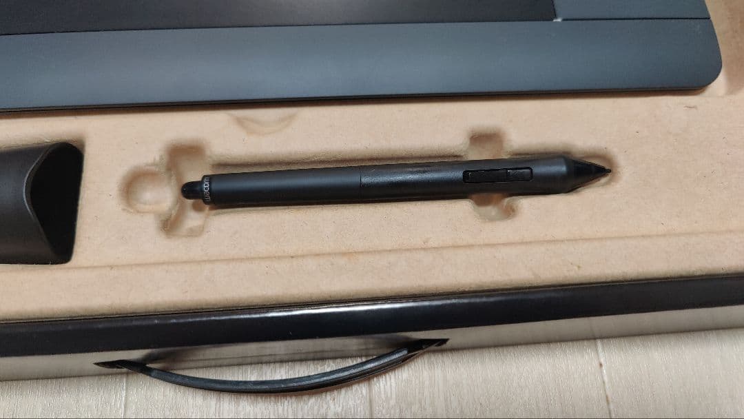 ✨Wacom Intuos Pro （PTH-651/K1） ペンタブレット本体