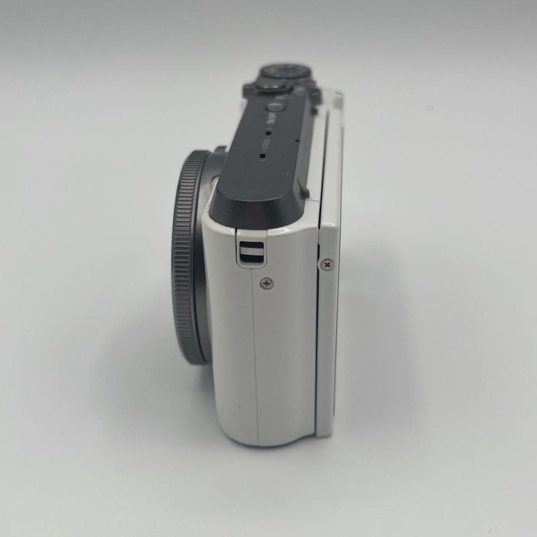 CASIO EX-ZR1100 ホワイト　コンデジ　カメラ カシオ EXILIM