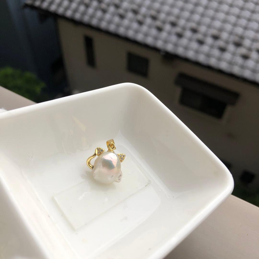 招き猫シリーズ　本真珠　淡水バロックパール　ネックレスペンダント　白A