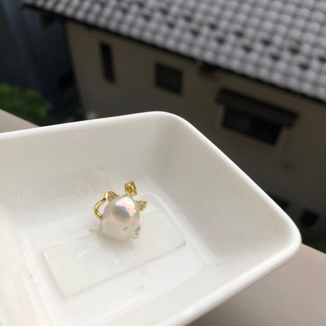 招き猫シリーズ　本真珠　淡水バロックパール　ネックレスペンダント　白A