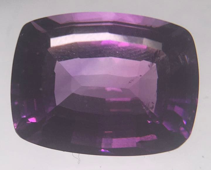 大きな天然アメジストクッションカットルース13.45ct