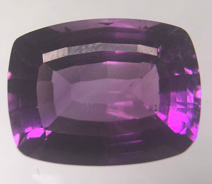 大きな天然アメジストクッションカットルース13.45ct