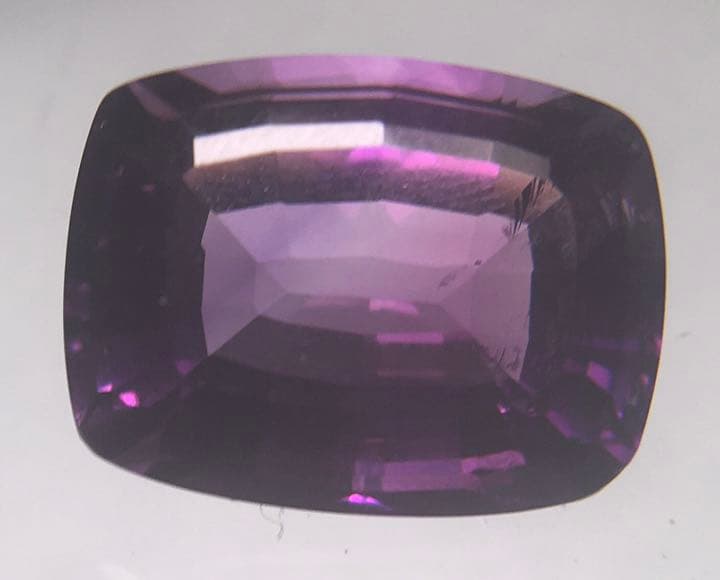 大きな天然アメジストクッションカットルース13.45ct