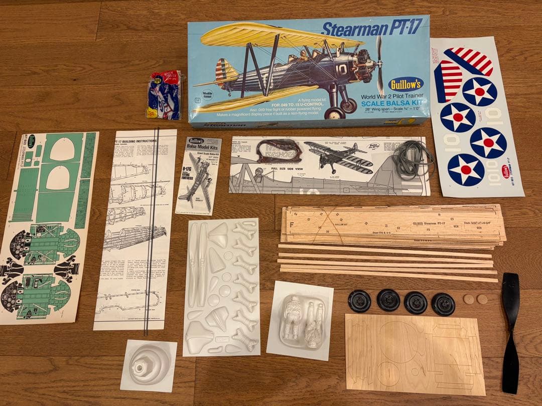 未組立 ギローズ ステアマン PT-17 ゴム動力 飛行機 バルサ材 模型キット