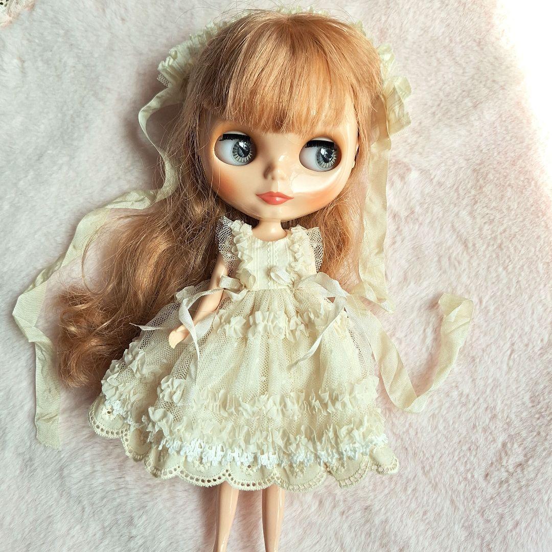 ララ ブライス アウトフィット