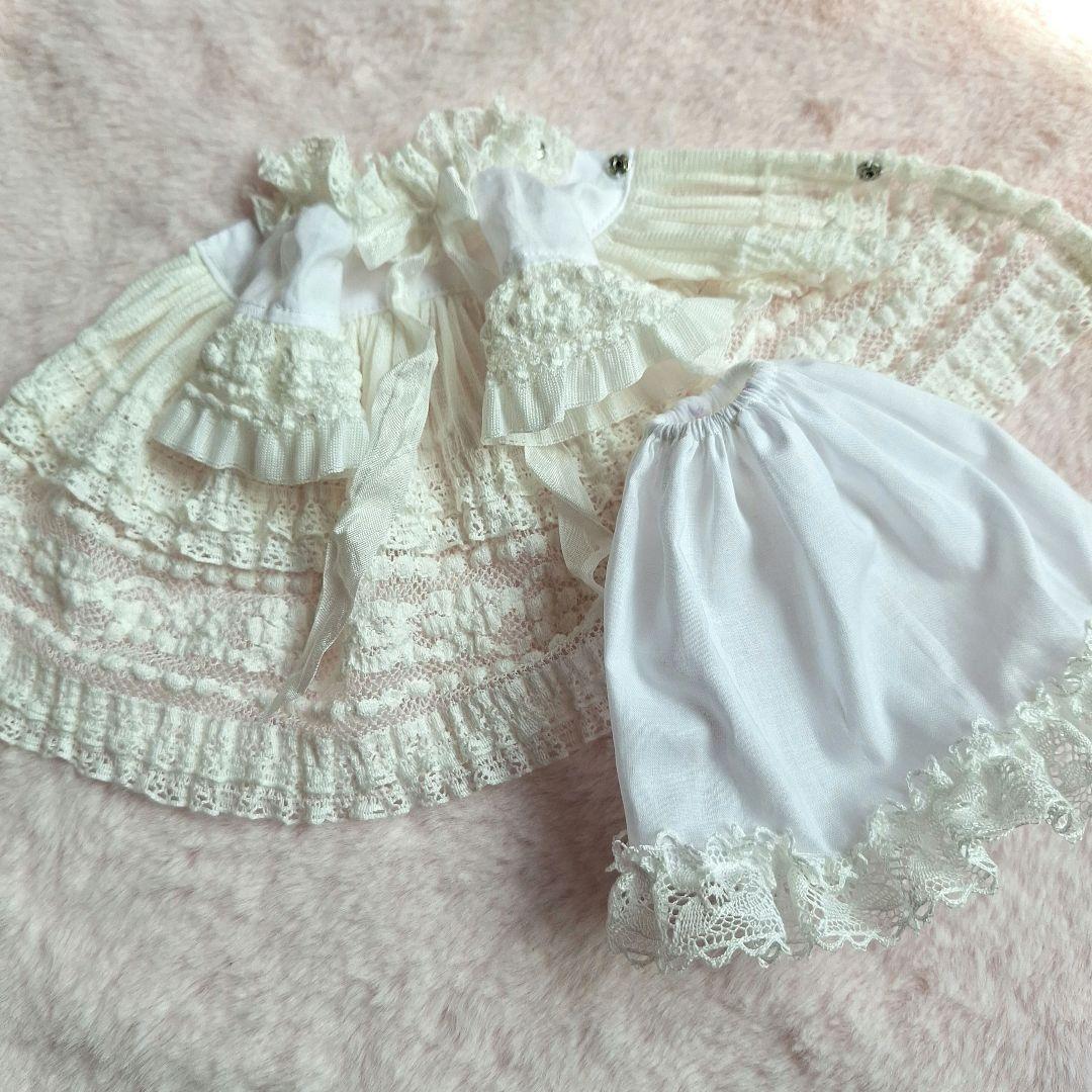 ララ ブライス アウトフィット