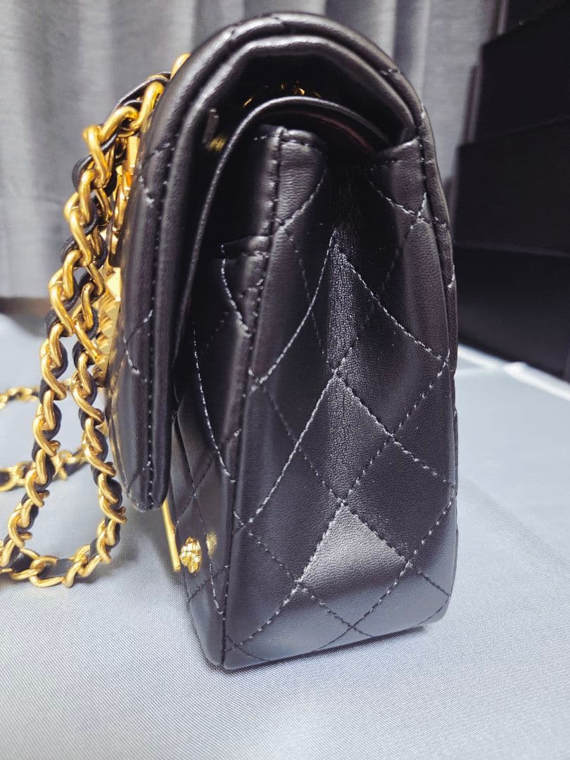 キルティングショルダー　装飾があるデザイン　25 センチノベルティ