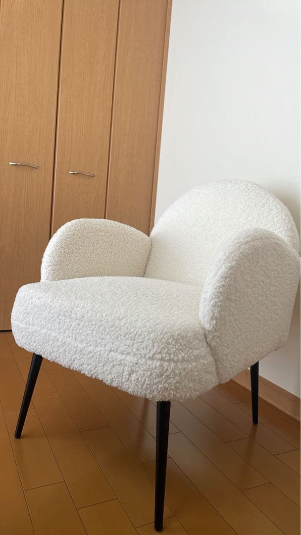 ホワイトファブリックアームチェア