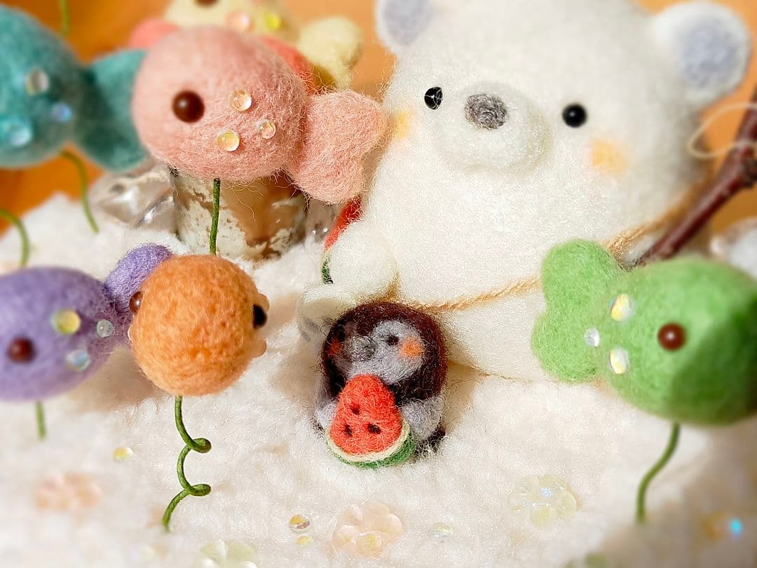 ✿羊毛フェルト✿mahi様✿ぽってりしろくまさんの魚釣り✿虹色の魚✿
