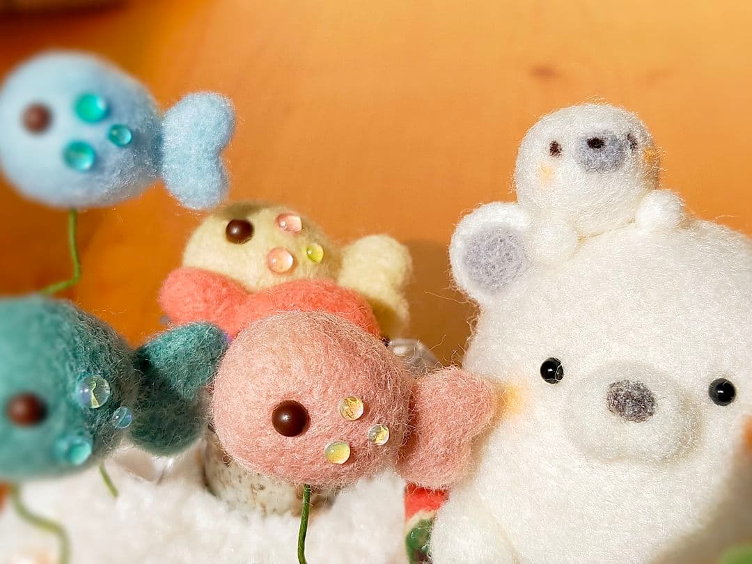 ✿羊毛フェルト✿mahi様✿ぽってりしろくまさんの魚釣り✿虹色の魚✿