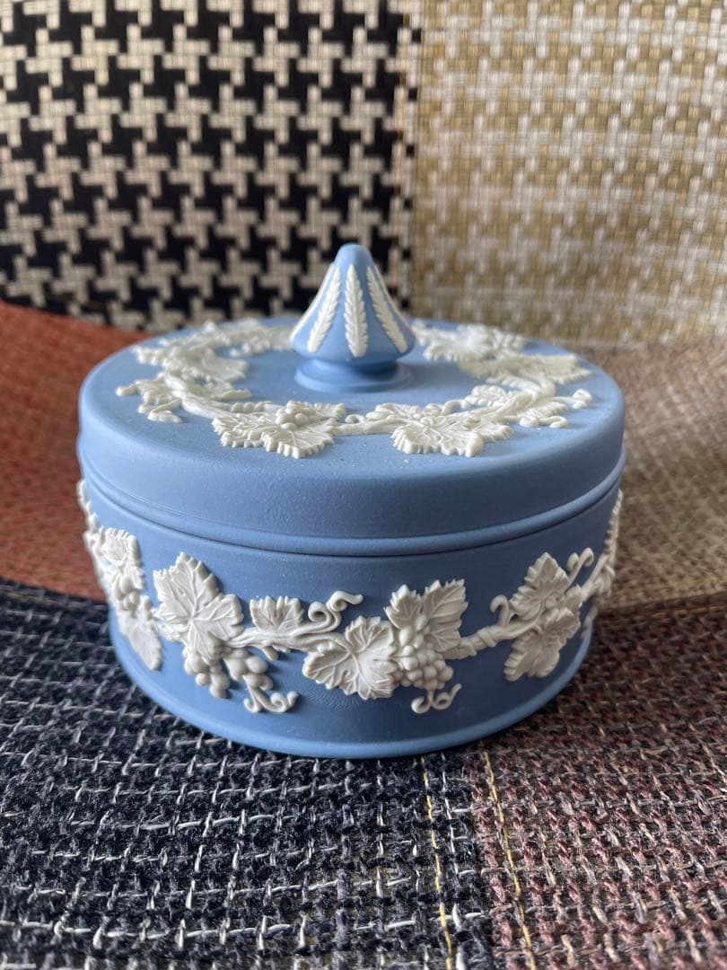 ウェッジウッド　ブルー 陶器製 蓋付き菓子入れ