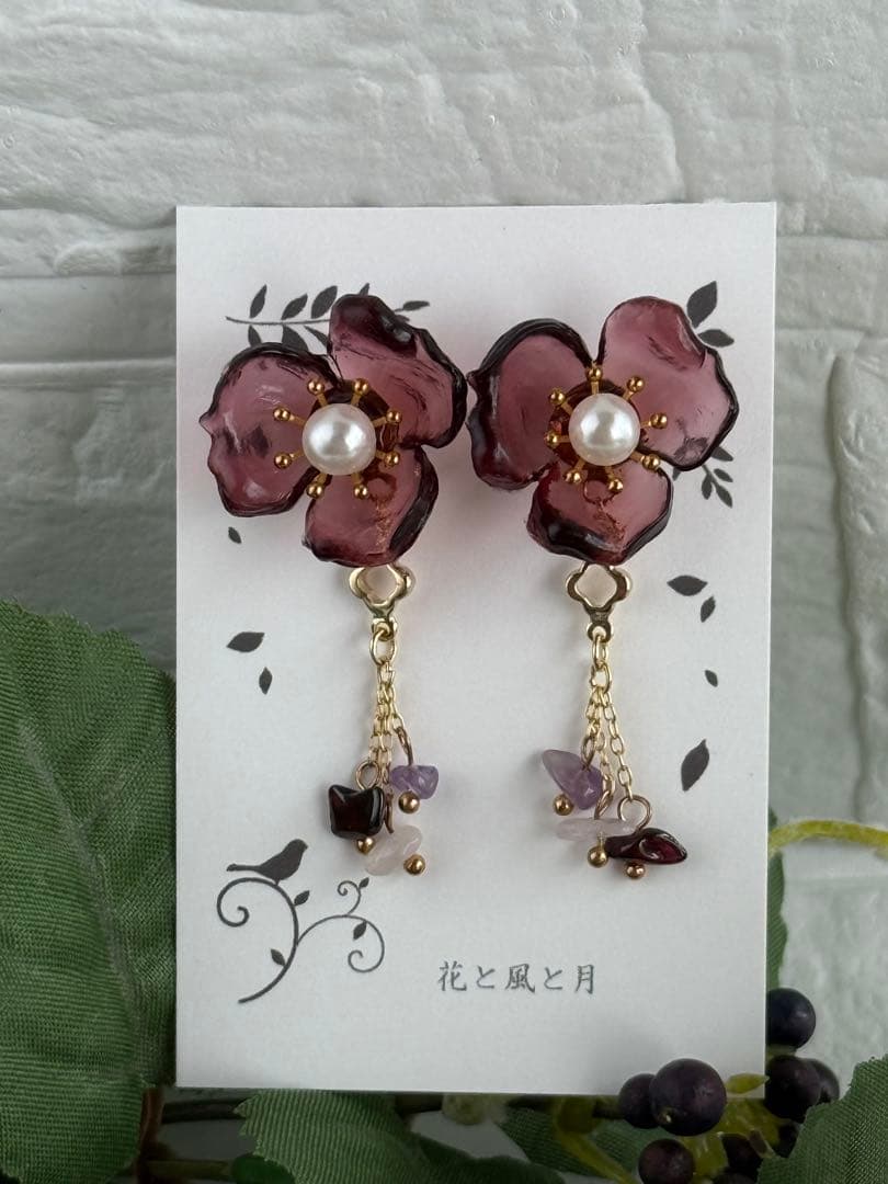 7：クリアパープルのフラワービーズと天然石のピアス　ハンドメイド
