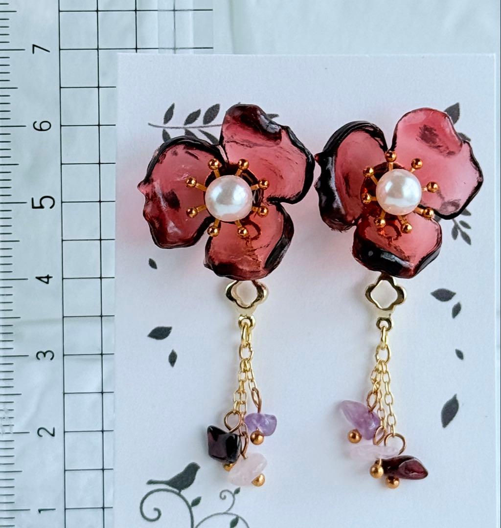 7：クリアパープルのフラワービーズと天然石のピアス　ハンドメイド
