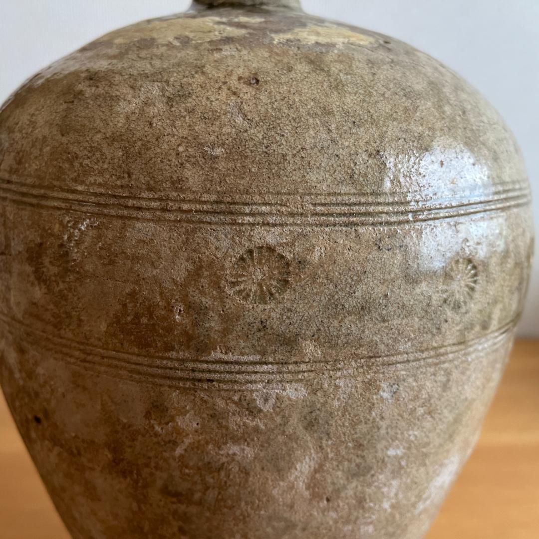 鎌倉時代 古瀬戸 灰釉瓶子 菊紋入 h32cm φ19cm