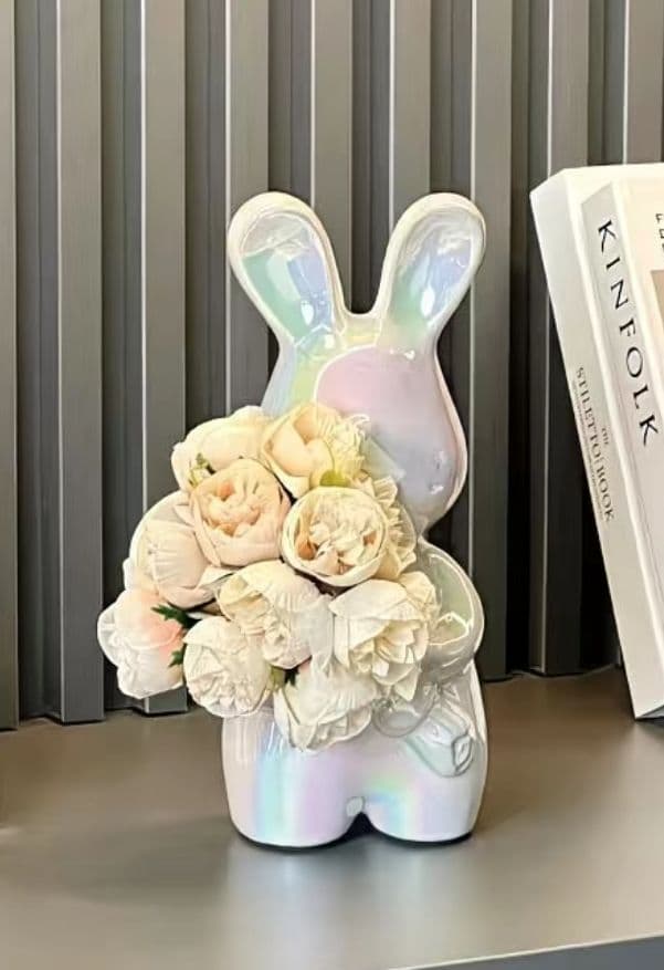 ウサギ型陶器置物 花束付き