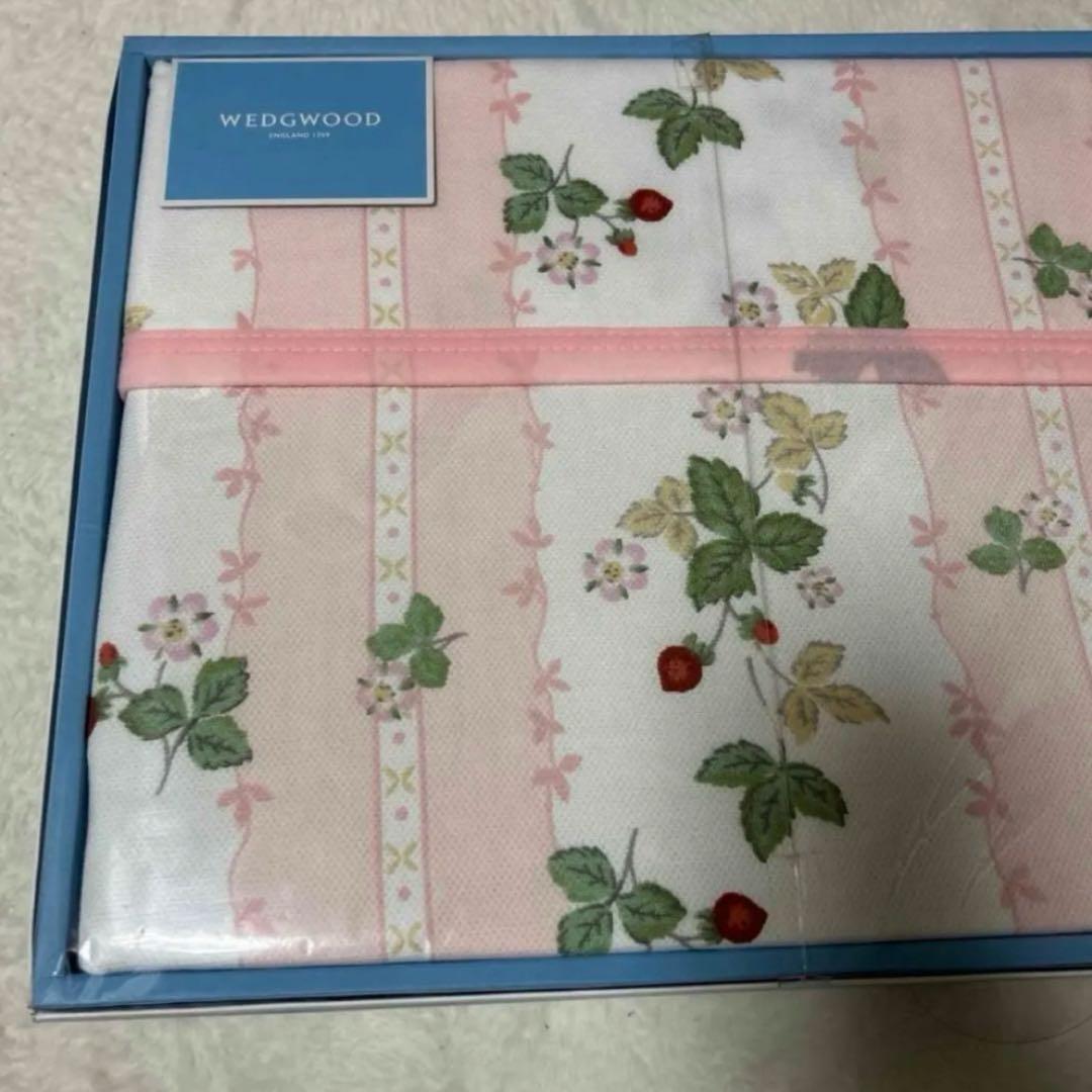 新品未使用 ウェッジウッド 綿毛布 ピンク イチゴ 西川 140×200