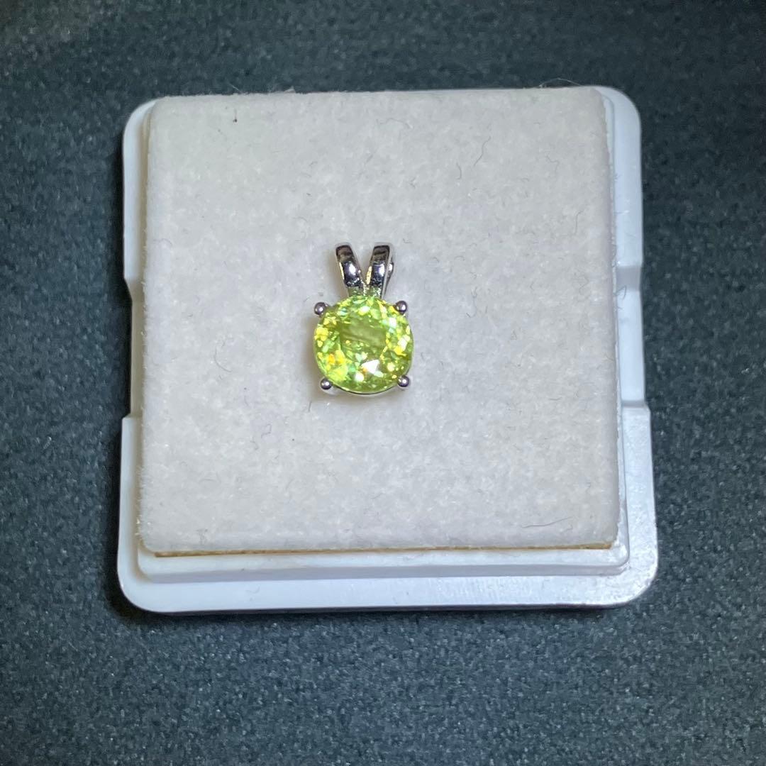 天然石　スフェーン　ペンダントトップ