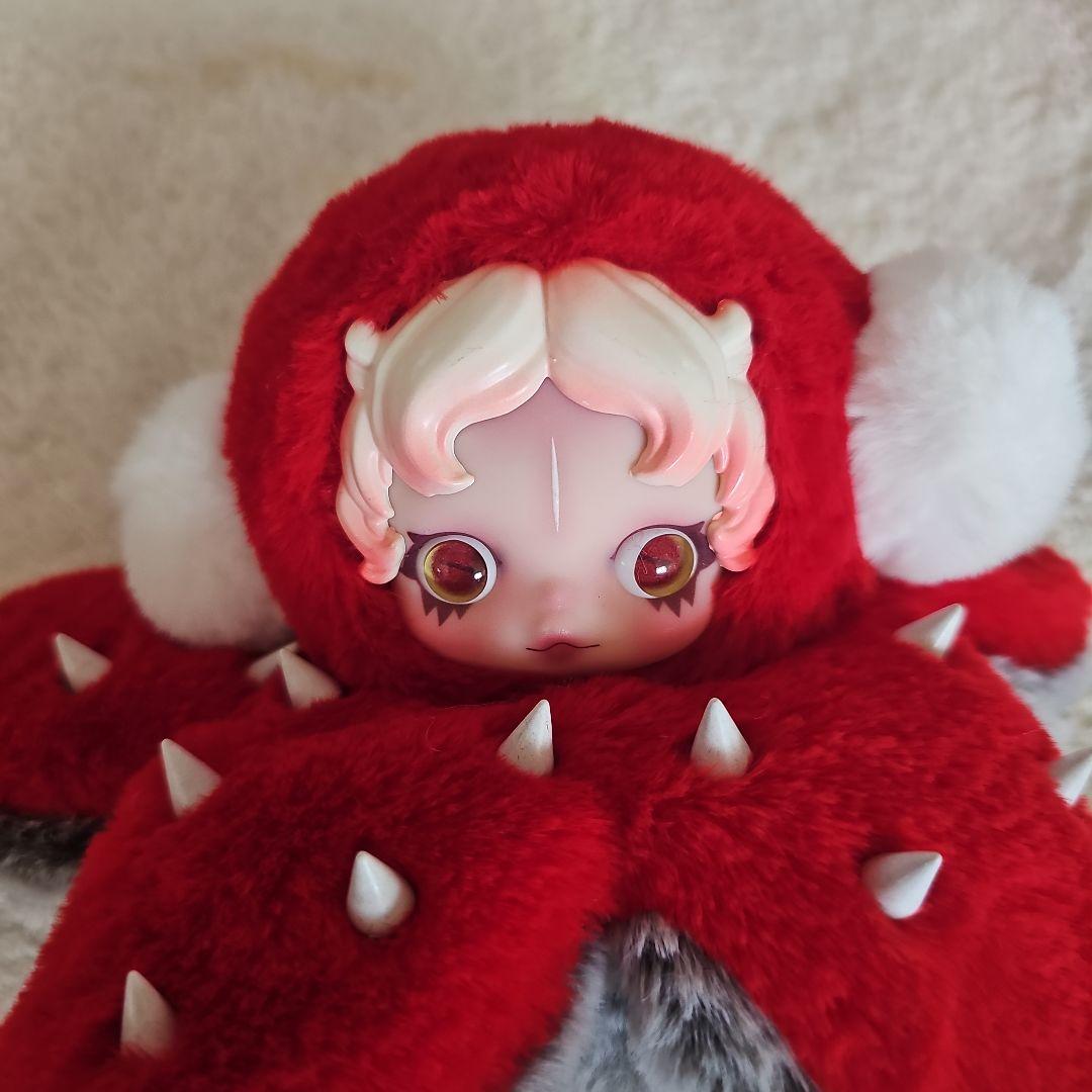 スパイク付き赤いぬいぐるみ スカルパンダカスタム ストレンジャーシングス