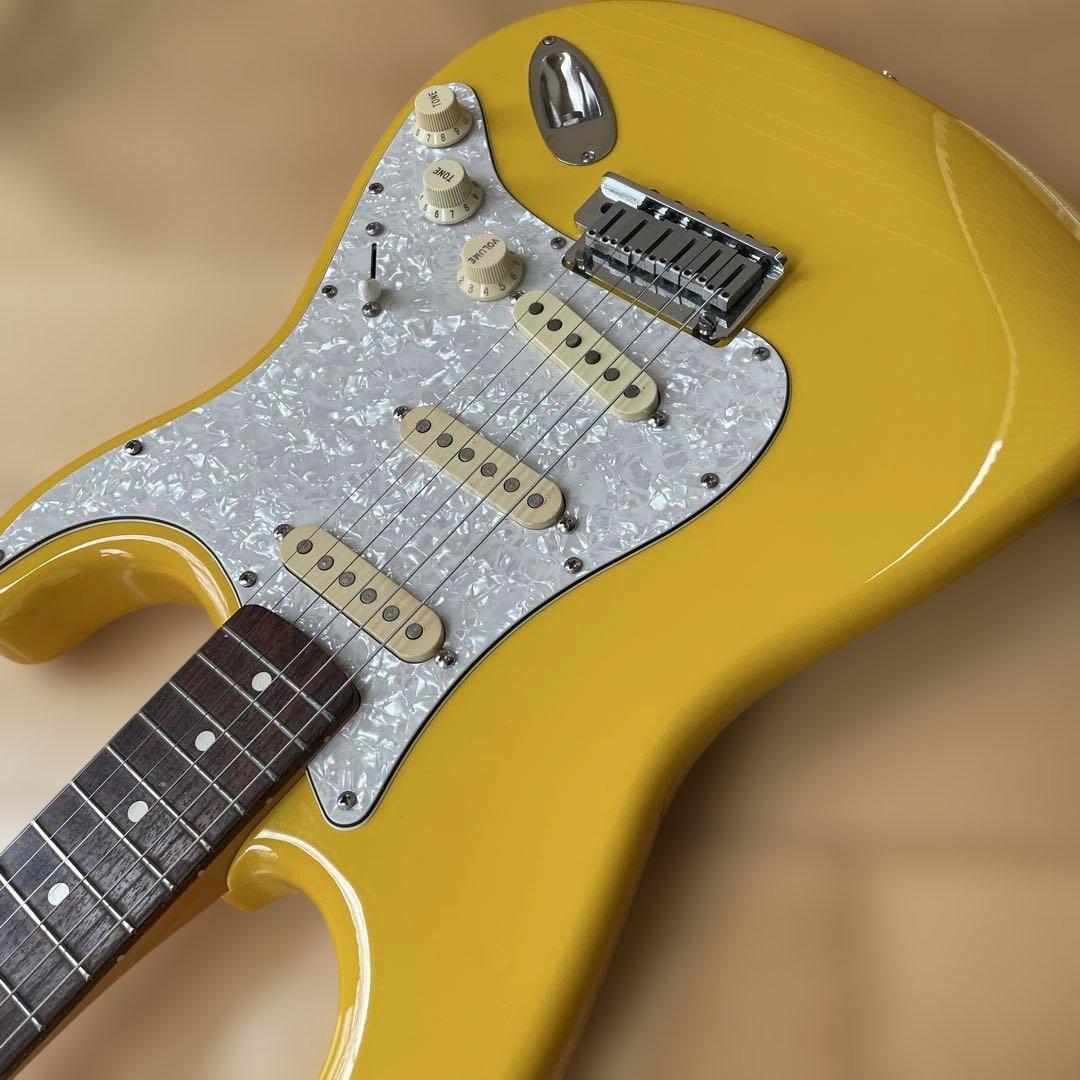 Fender Stratocaster Fシリアル