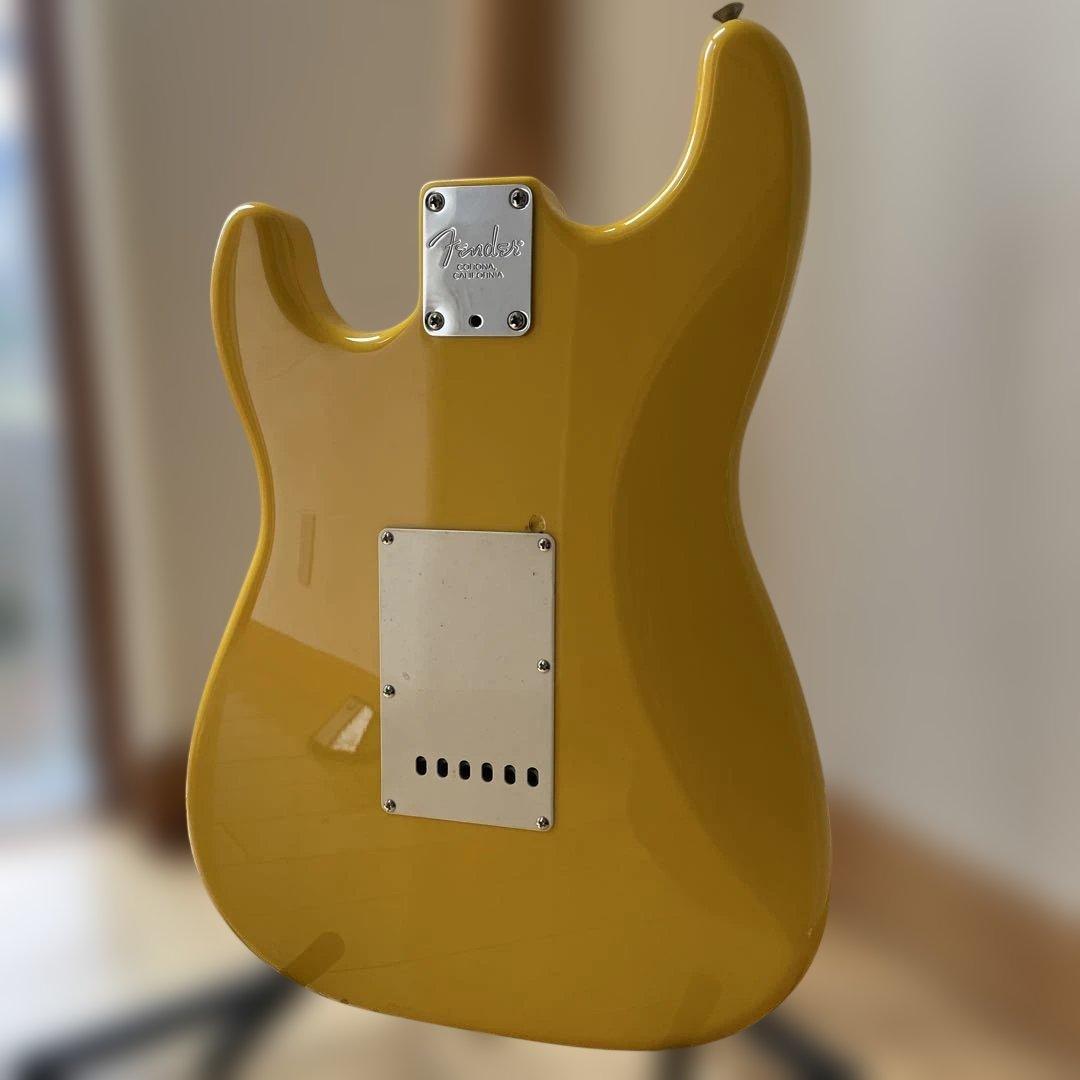 Fender Stratocaster Fシリアル