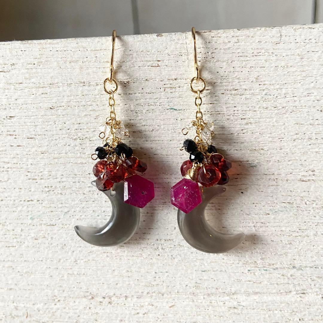 No.624♡ 14kgfピアス　グレームーンストーン　ルビー　ムーンシェイプ