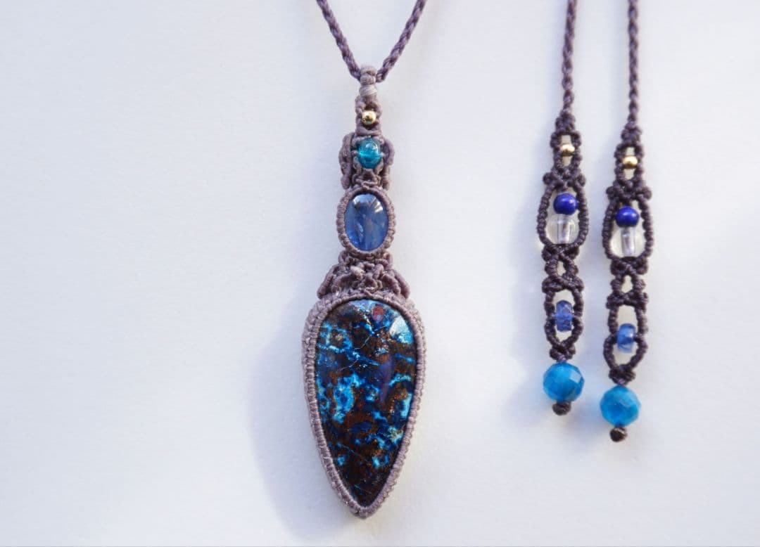 シャッタカイト　カイヤナイト　ブルーアパタイト　マクラメ　ネックレス