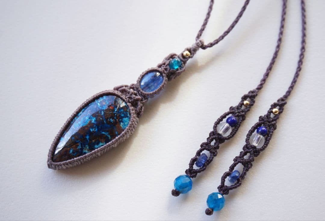 シャッタカイト　カイヤナイト　ブルーアパタイト　マクラメ　ネックレス