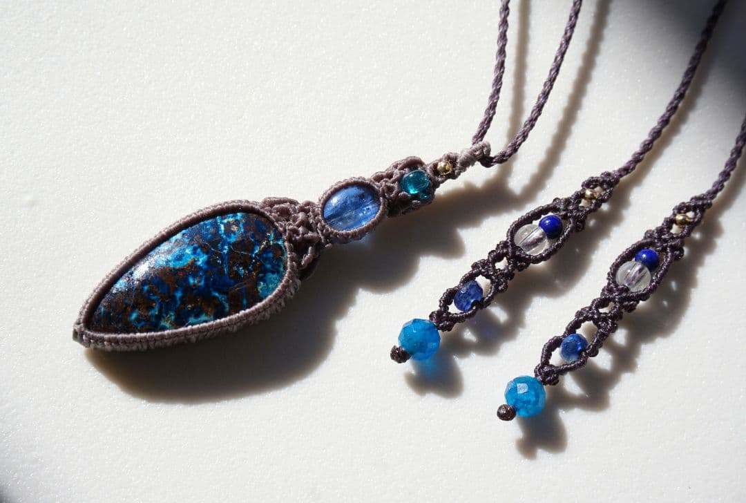 シャッタカイト　カイヤナイト　ブルーアパタイト　マクラメ　ネックレス