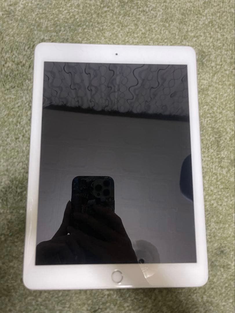 Apple iPad (第5世代) シルバー 128GB