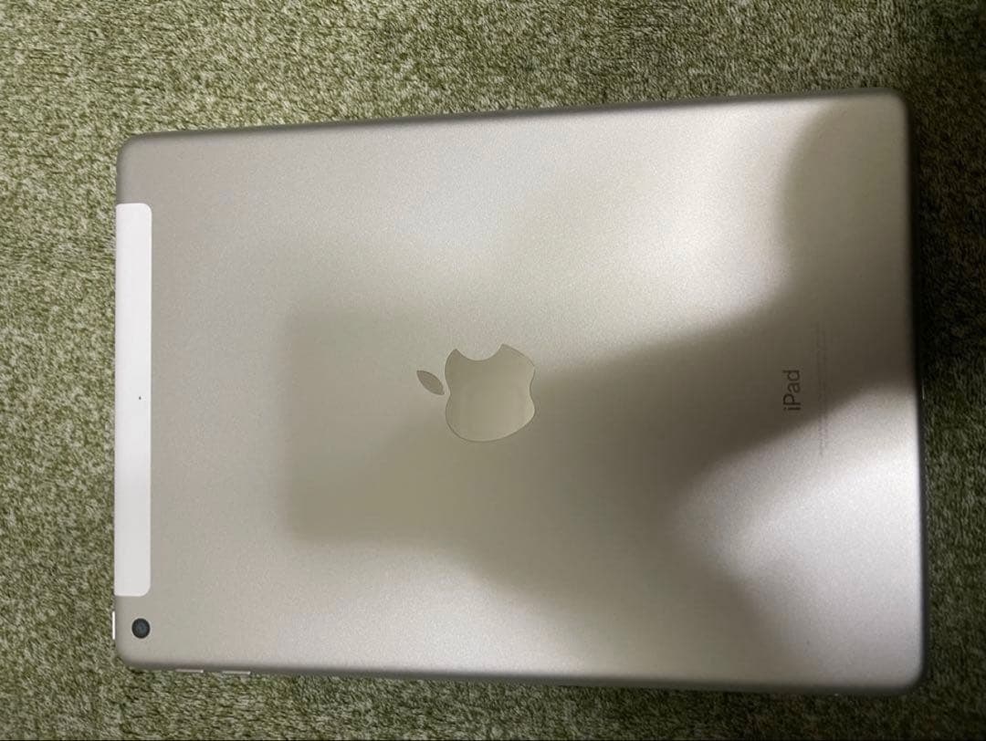 Apple iPad (第5世代) シルバー 128GB