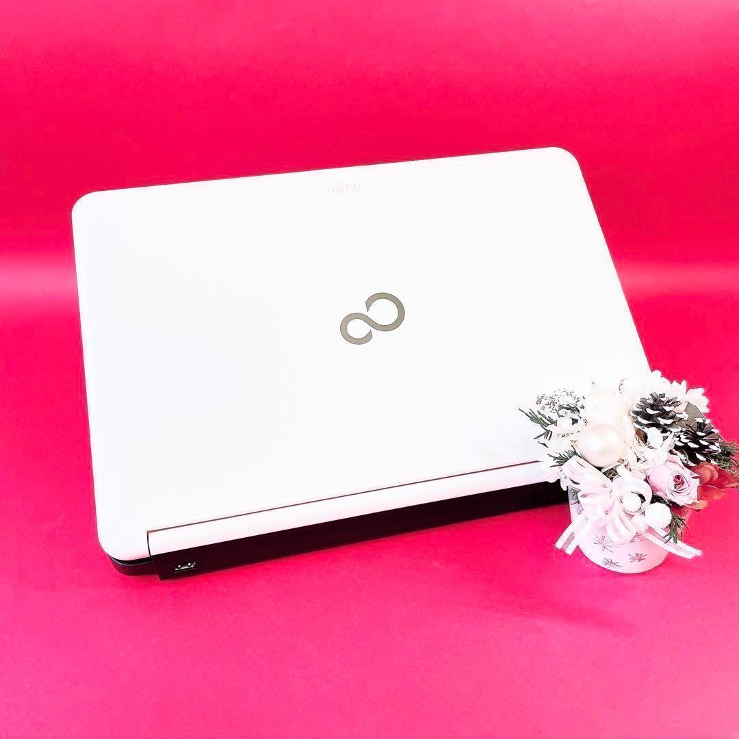 今だけ特別価格‼️Corei7✨️ブルーレイ✨️白ノートパソコン！快適SSDカメラ付き