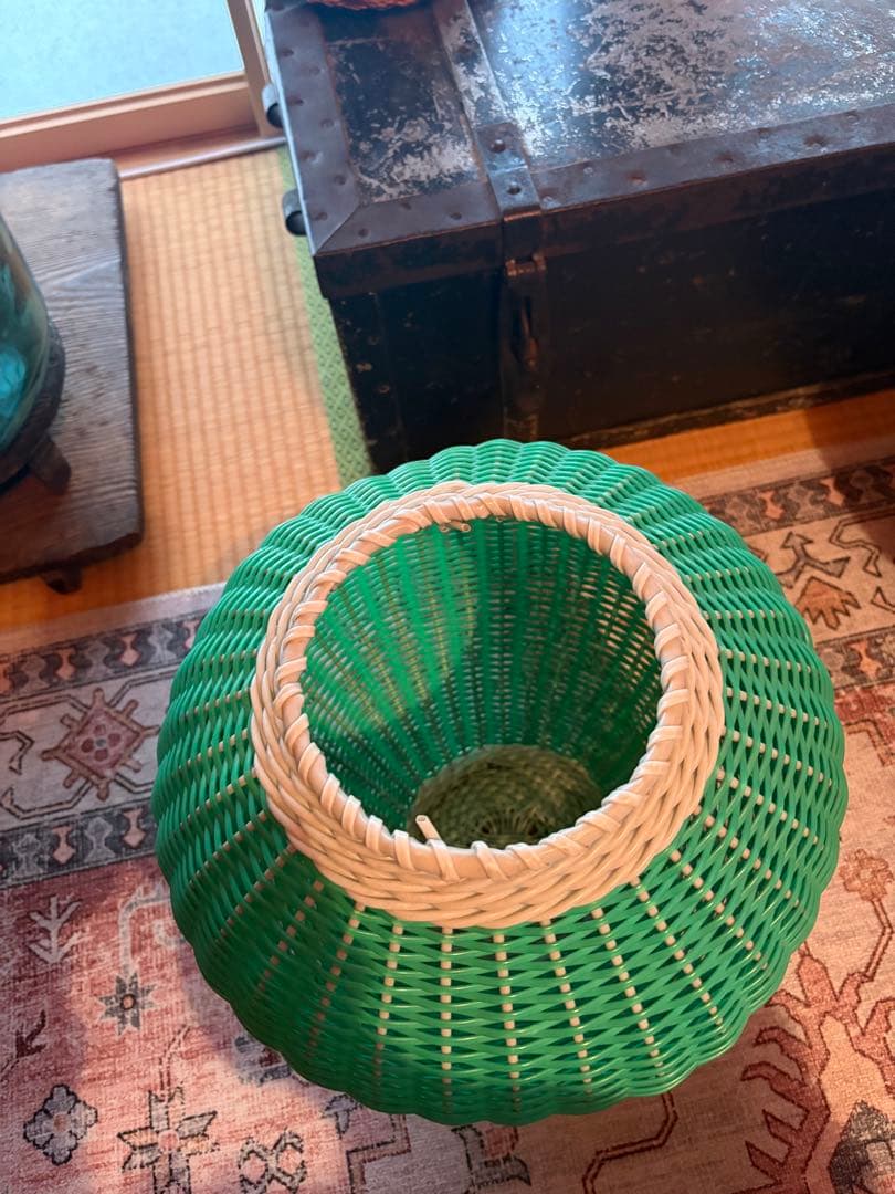 レトロポップなカラー　カゴ　ゴミ箱