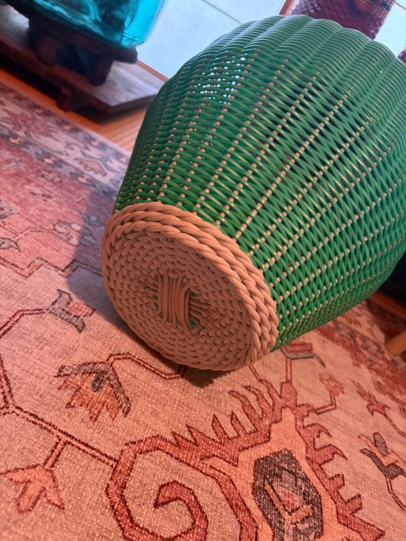 レトロポップなカラー　カゴ　ゴミ箱