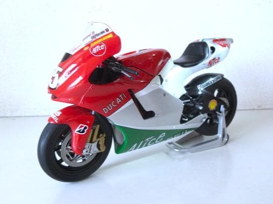 PROTAR (1/9) ドゥカティ Desmosedici GP6