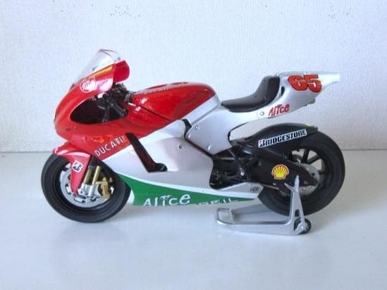 PROTAR (1/9) ドゥカティ Desmosedici GP6