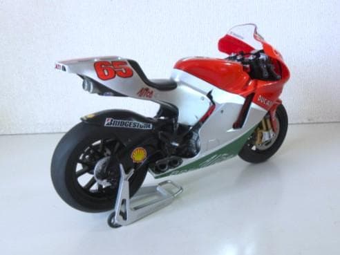PROTAR (1/9) ドゥカティ Desmosedici GP6