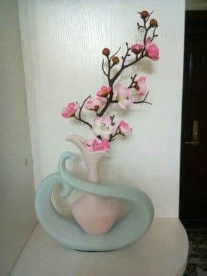 スカンジナビアの創造的なセラミックの小さな花瓶