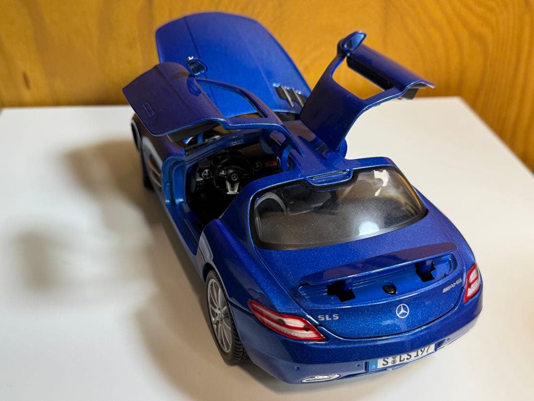 ベンツ SLS AMG 1/18 箱付き マイスト