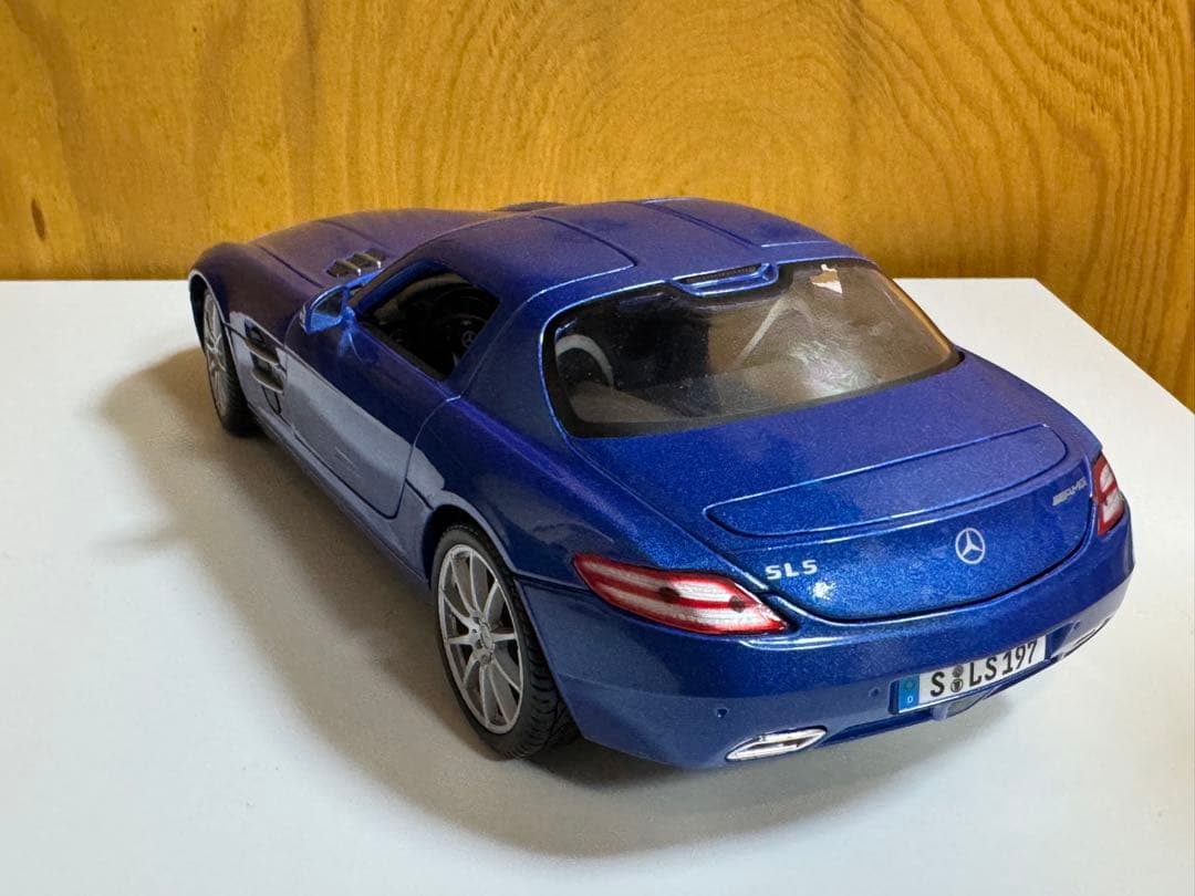 ベンツ SLS AMG 1/18 箱付き マイスト