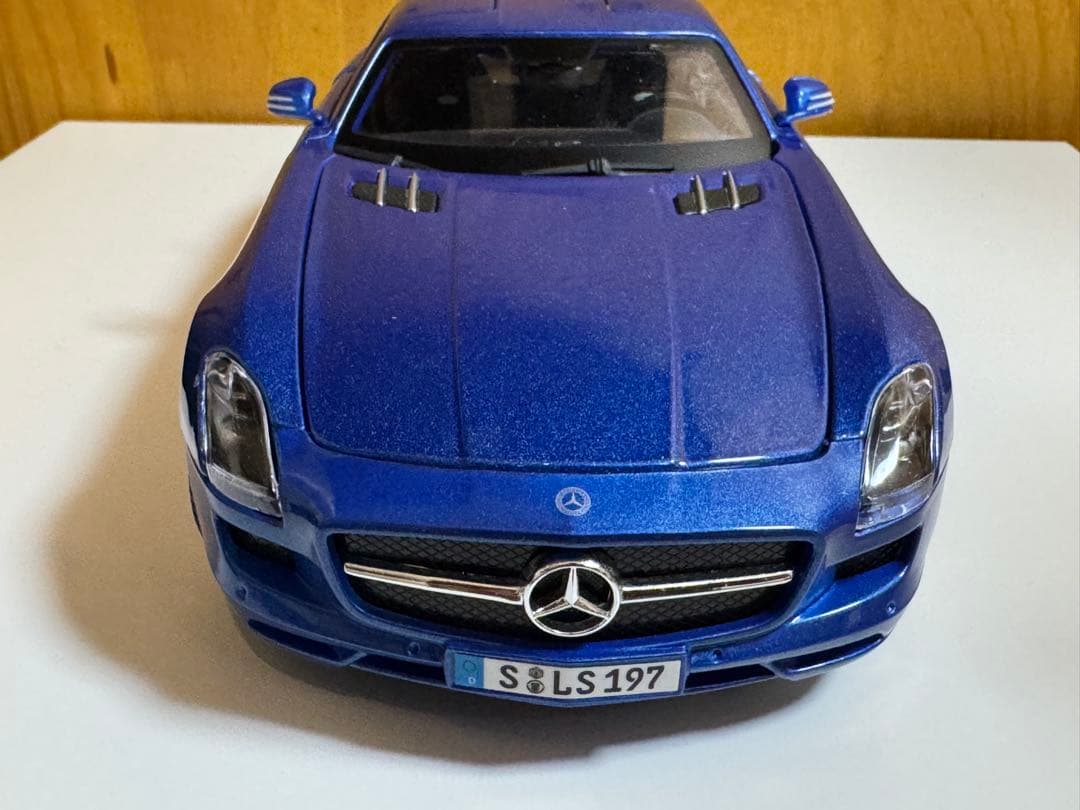 ベンツ SLS AMG 1/18 箱付き マイスト