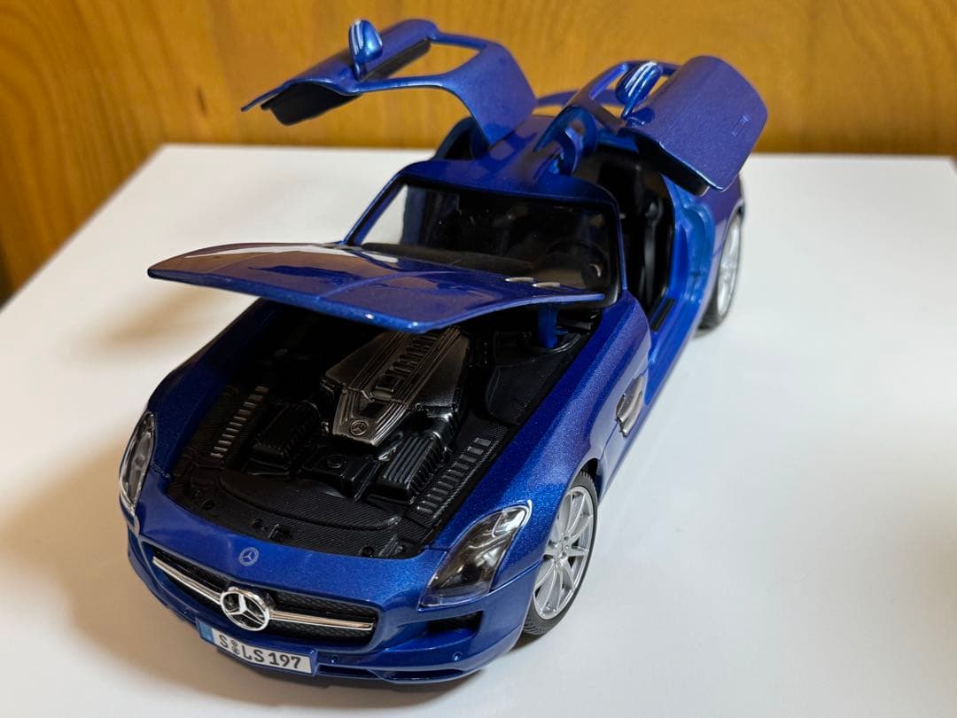 ベンツ SLS AMG 1/18 箱付き マイスト