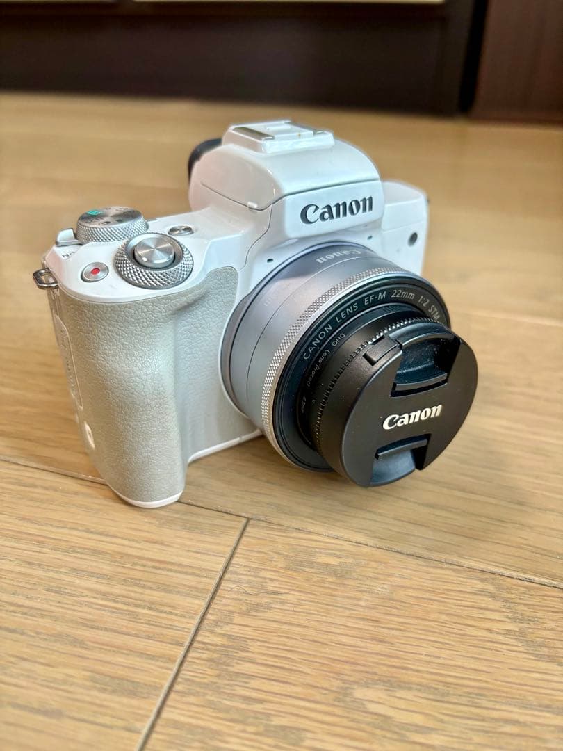 Canon EOS Kiss M ホワイト 2本レンズ マウントアダプター付